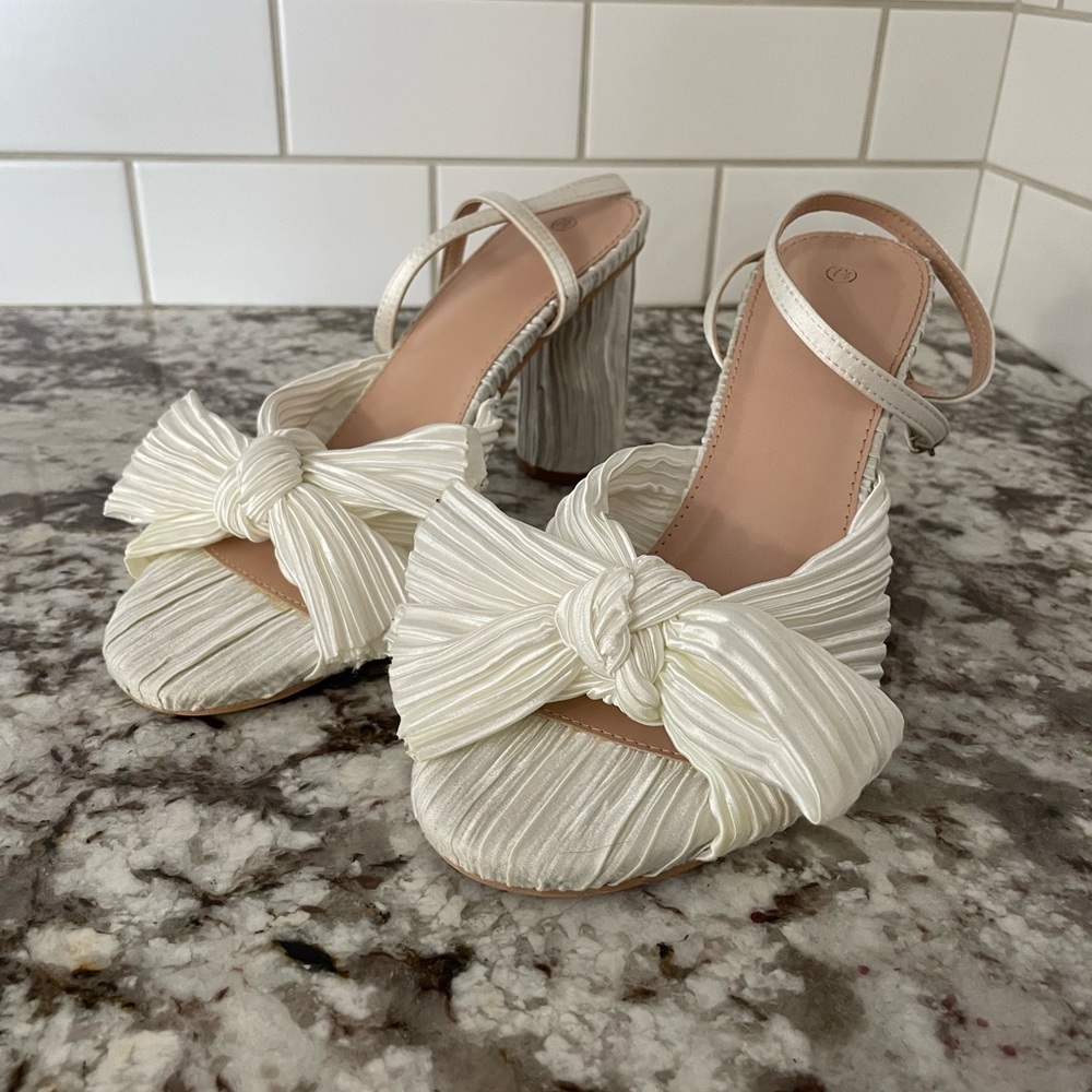 Elegant Cream Bow Heeled Sandals
